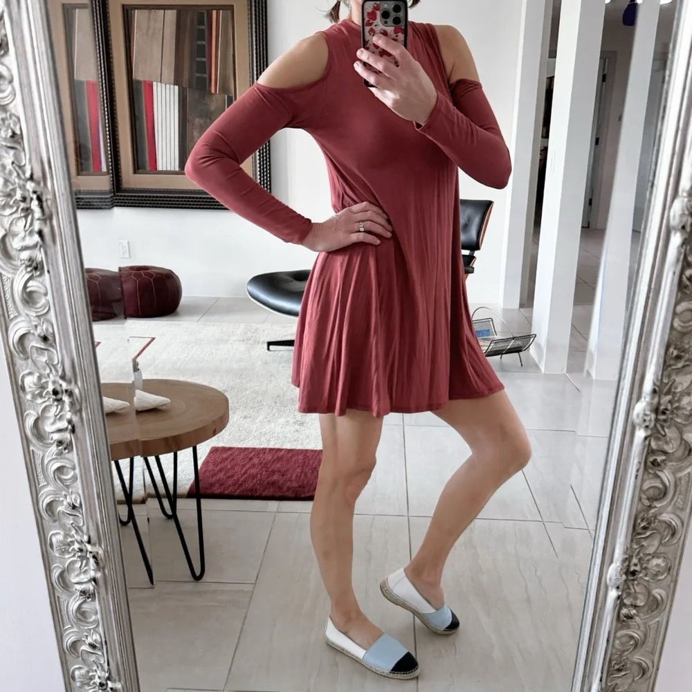{ELAN} Cold Shoulder Red Long Sleeve Dress